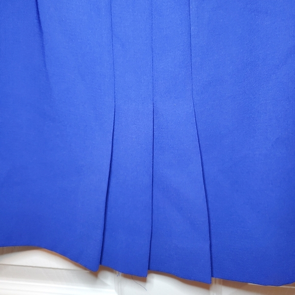 Tahari 2 Piece Skirt Set Sz 10 Blue Top and Skirt - Picture 11 of 14